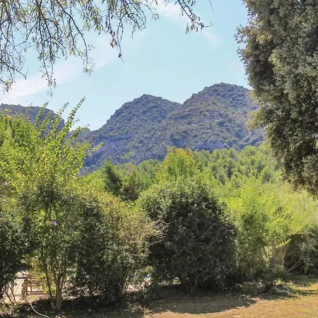 Semesterbostad Amazing In With House A Mountain View Maubec (Vaucluse)