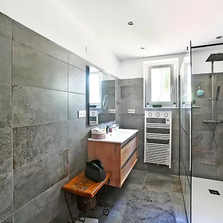 Amazing In With House A Mountain View Semesterbostad Maubec (Vaucluse)